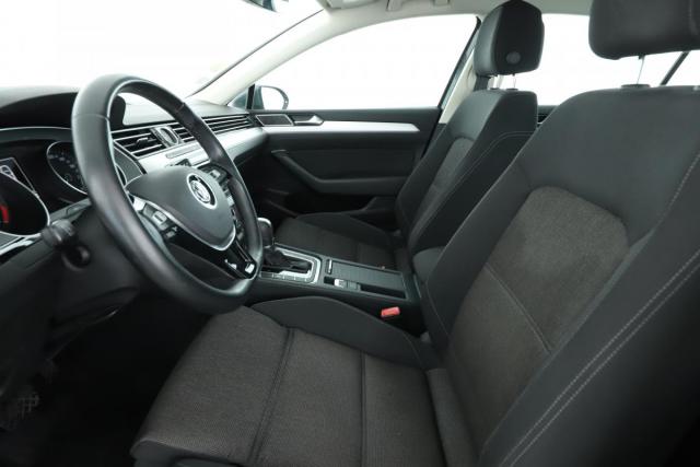 Volkswagen Passat image 5