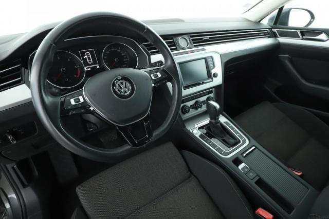 Volkswagen Passat image 8