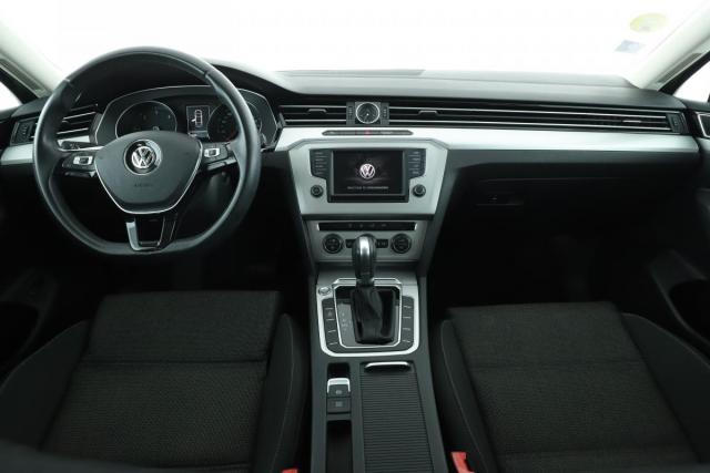Volkswagen Passat image 3
