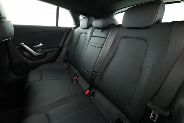 Mercedes Benz Cla Shooting Brake image 8