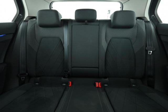 Volkswagen Golf image 8