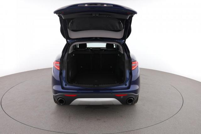 Alfa Romeo Stelvio image 1