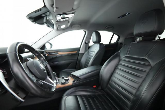 Alfa Romeo Stelvio image 7