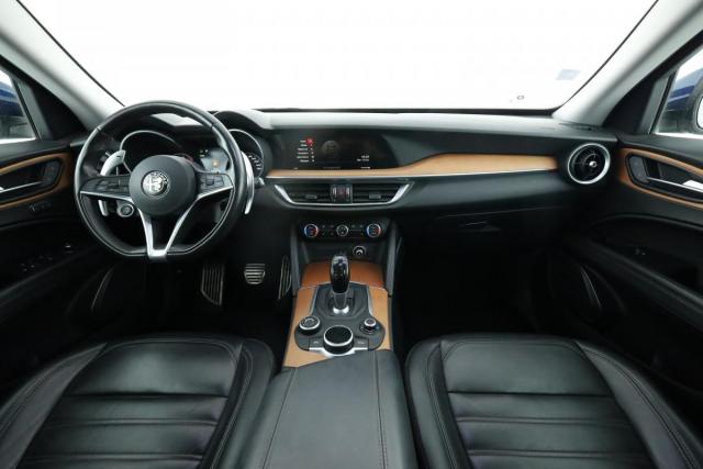 Alfa Romeo Stelvio image 2