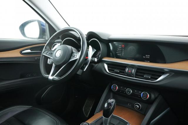 Alfa Romeo Stelvio image 5