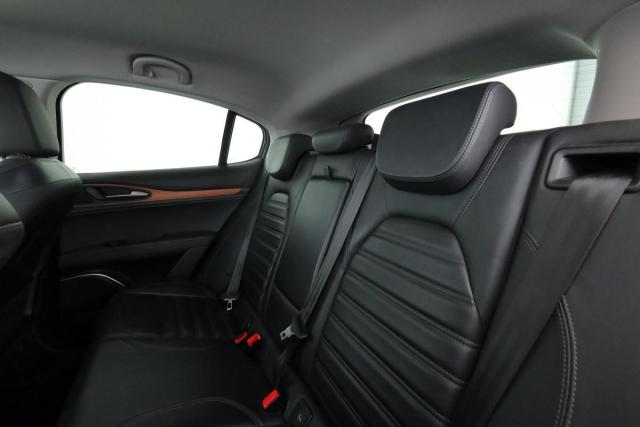 Alfa Romeo Stelvio image 6