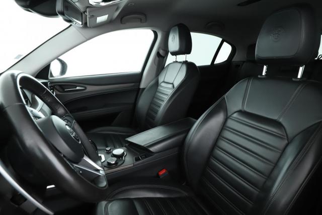 Alfa Romeo Stelvio image 3