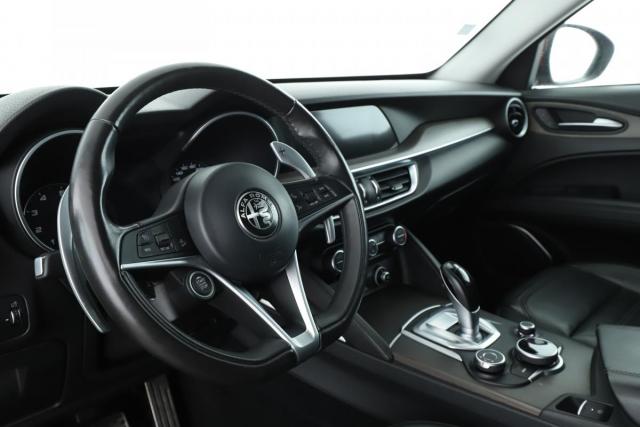 Alfa Romeo Stelvio image 6