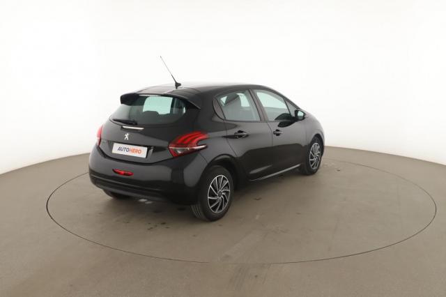 Peugeot 208 image 9