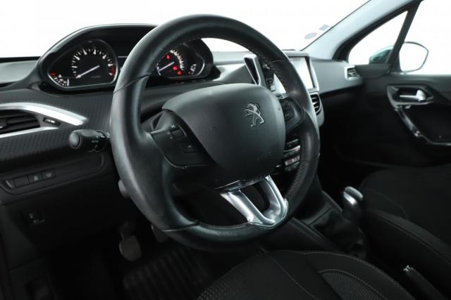 Peugeot 208 image 9