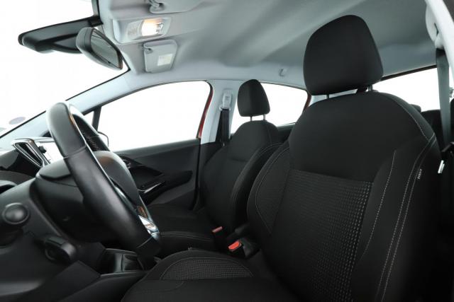 Peugeot 208 image 1