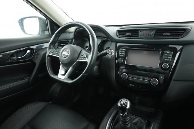 Nissan X-Trail image 1