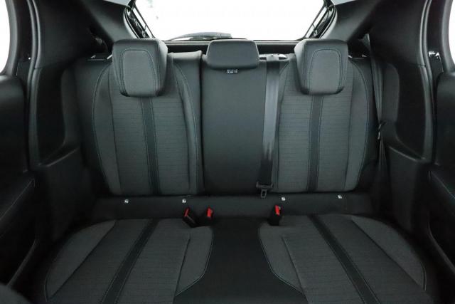 Peugeot 208 image 6