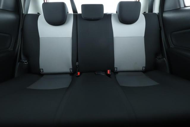 Toyota Yaris image 2