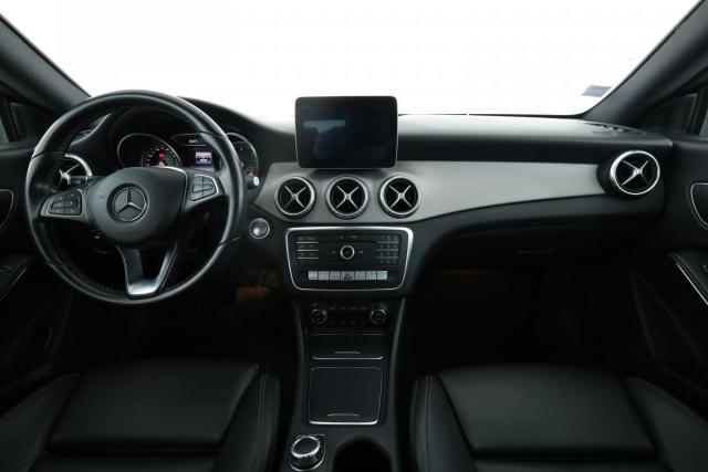 Mercedes Benz Cla image 5