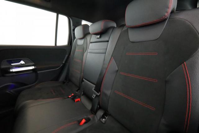 Mercedes Benz Glb image 3