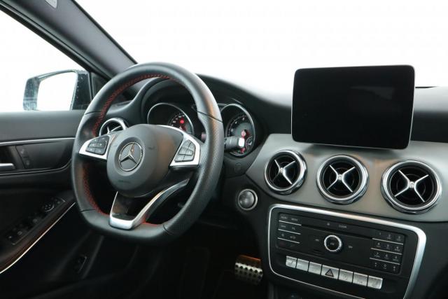 Mercedes Benz Gla image 9