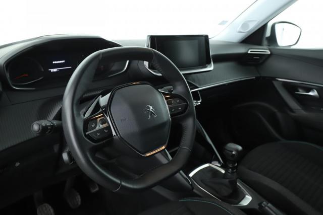 Peugeot 2008 image 2