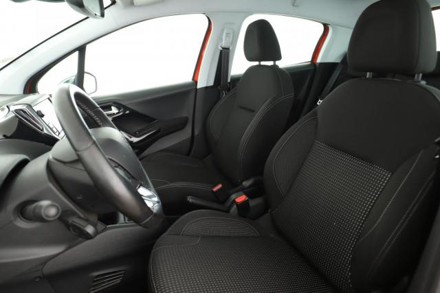 Peugeot 208 image 7