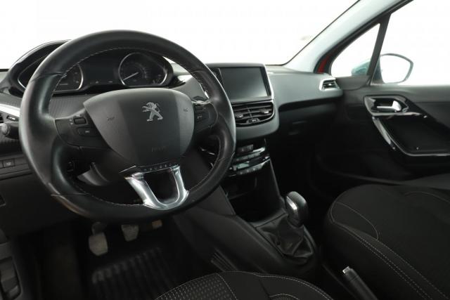 Peugeot 208 image 1