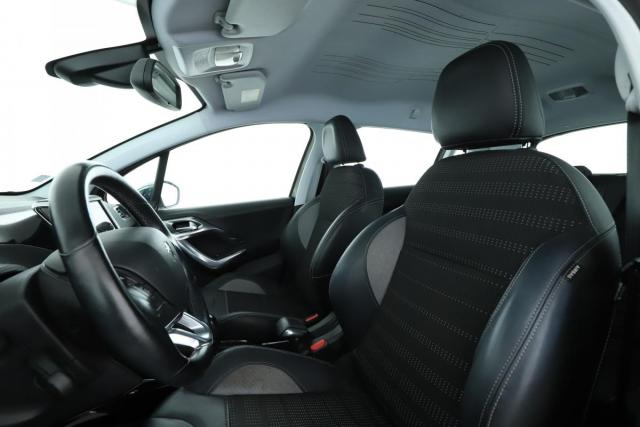 Peugeot 2008 image 2