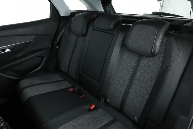 Peugeot 3008 image 2