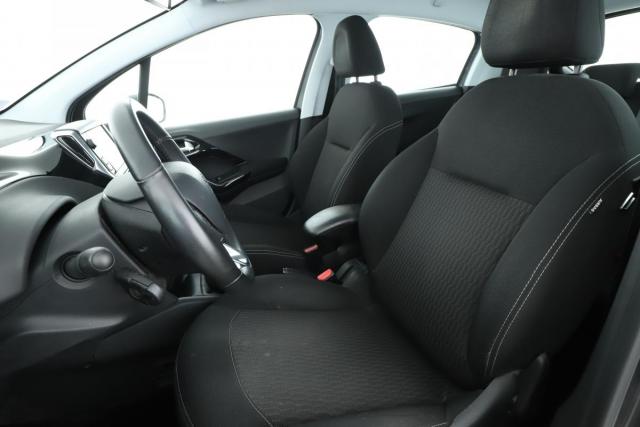 Peugeot 208 image 6