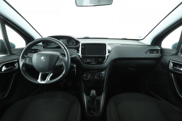 Peugeot 208 image 8