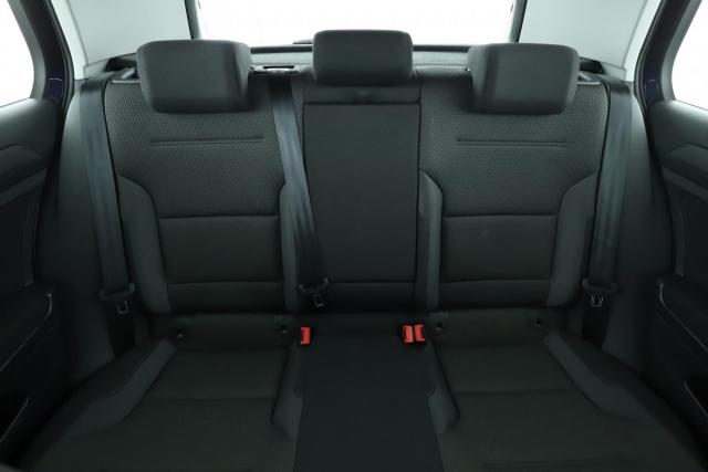 Volkswagen Golf image 6