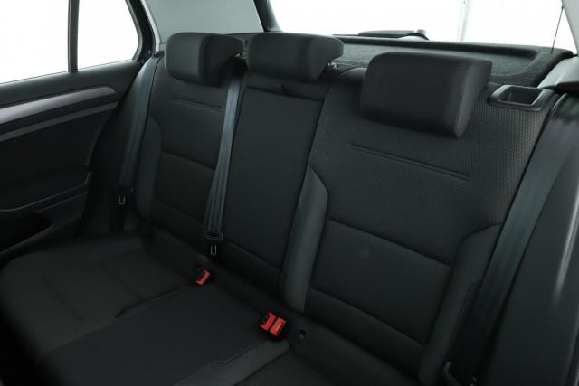 Volkswagen Golf image 8