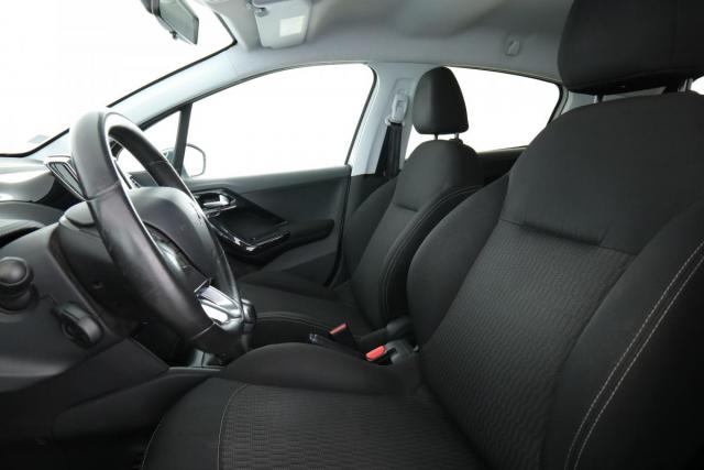 Peugeot 208 image 1
