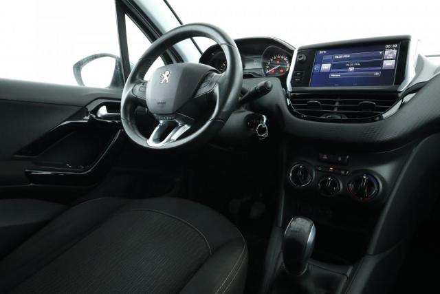 Peugeot 208 image 9