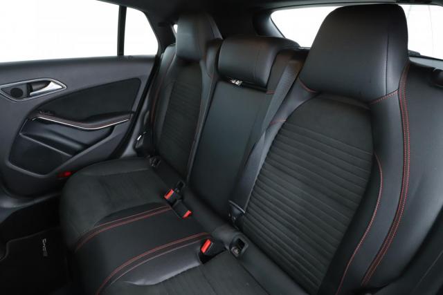 Mercedes Benz Cla Shooting Brake image 2