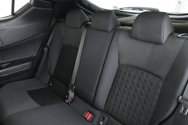 Toyota C-Hr image 5