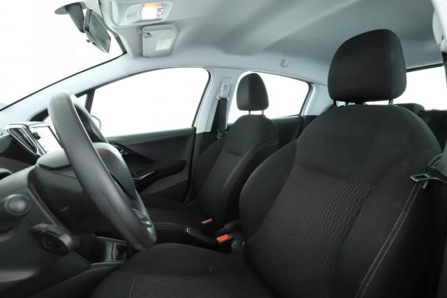 Peugeot 208 image 7