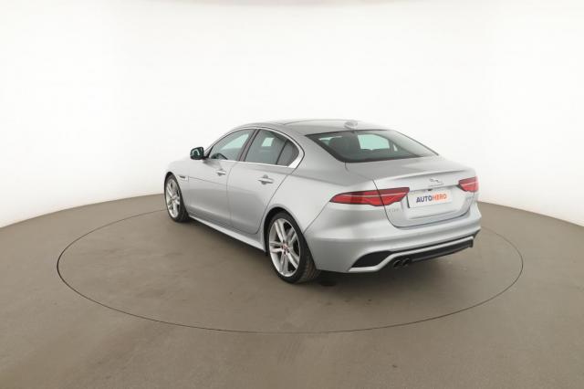 Jaguar Xe image 3