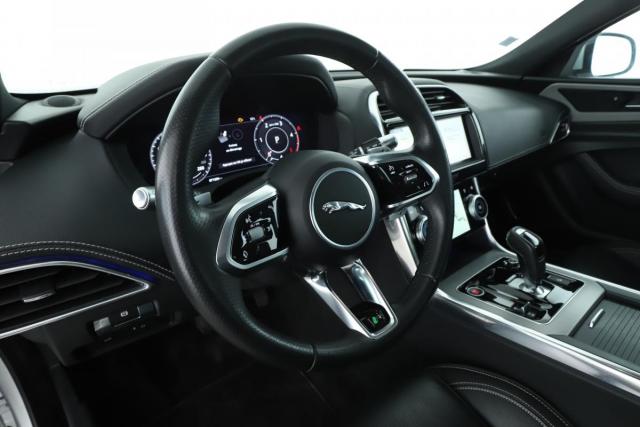 Jaguar Xe image 6