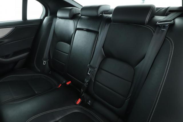 Jaguar Xe image 9