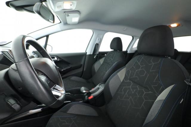 Peugeot 2008 image 6