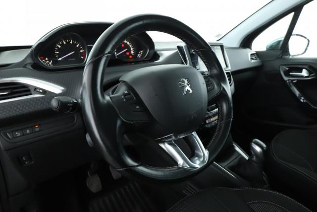 Peugeot 208 image 9