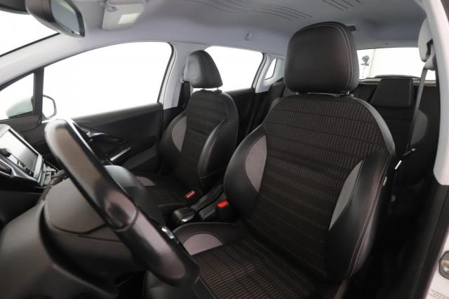 Peugeot 2008 image 9