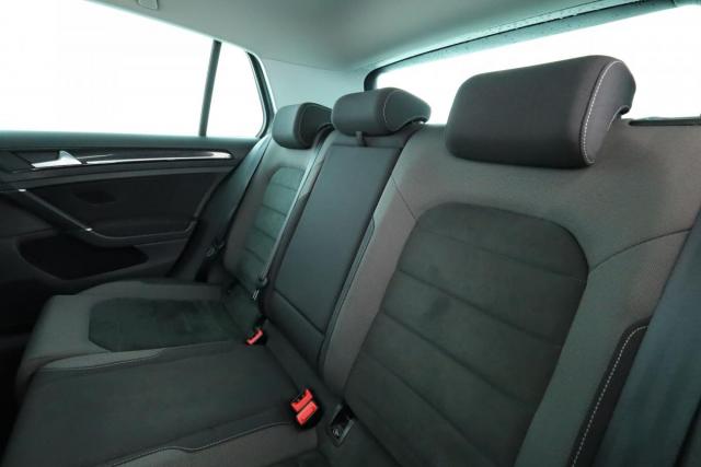 Volkswagen Golf image 8