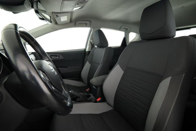 Toyota Auris image 2