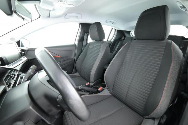 Peugeot 208 image 7