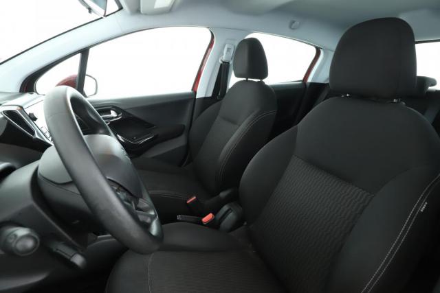 Peugeot 208 image 8
