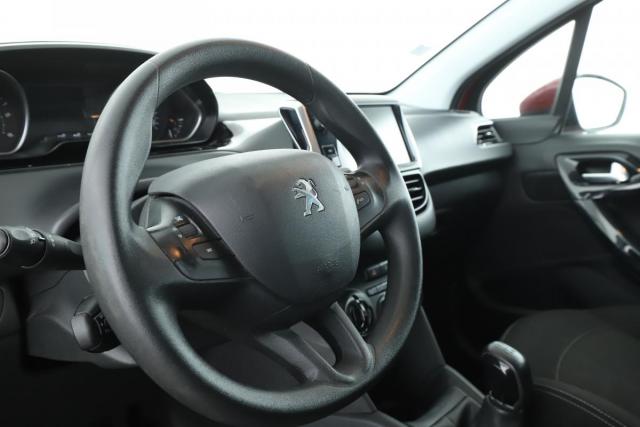 Peugeot 208 image 1