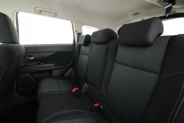 Mitsubishi Outlander image 6