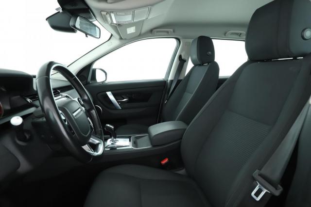 Land Rover Discovery Sport image 2