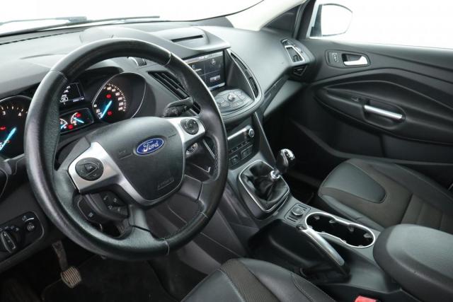 Ford Kuga image 6