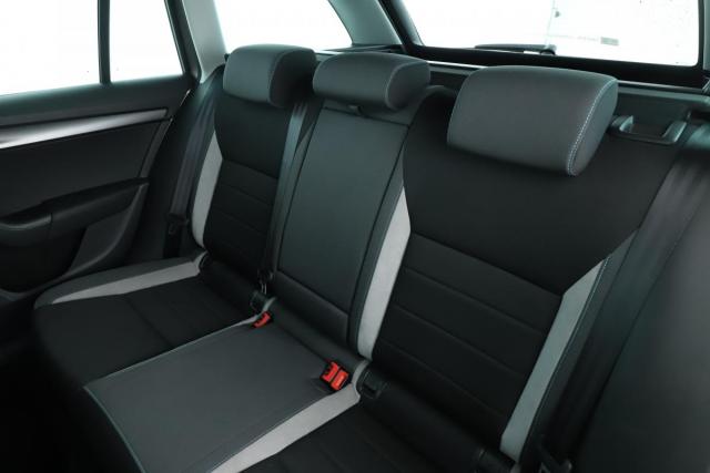 Skoda Octavia image 6